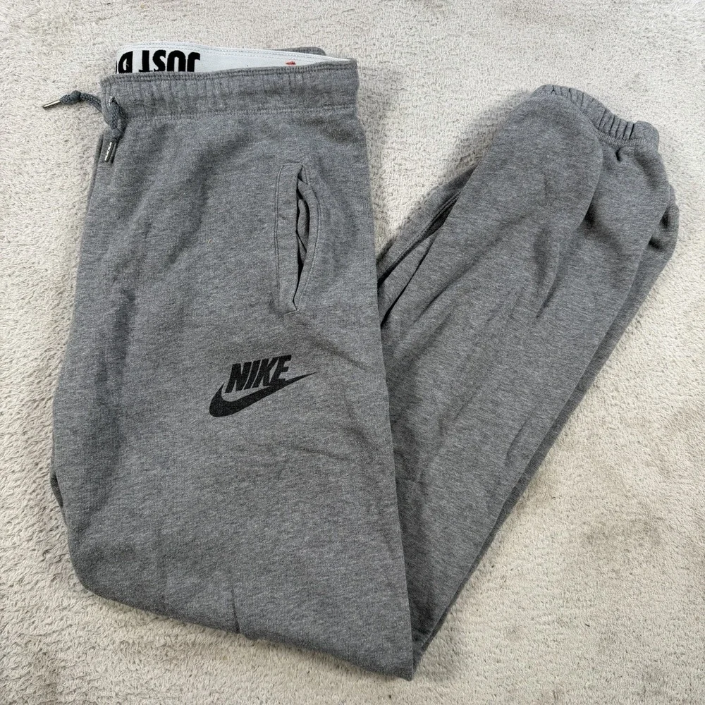 Nike Sweatpants Mens Medium Grey Fleece Swoosh Joggers Cuffed Gym Drawstring